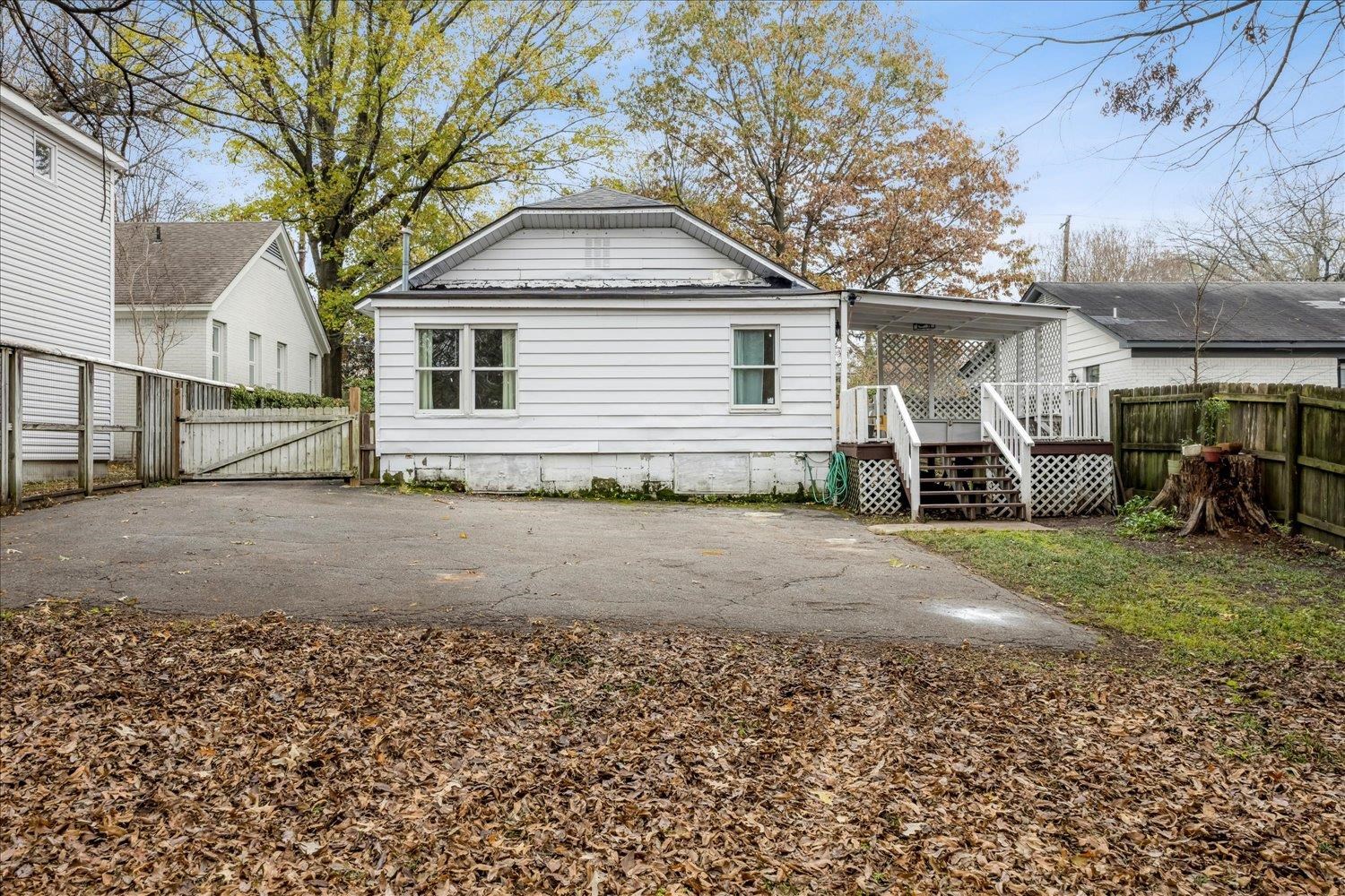 133 South Fenwick Road Memphis, TN 38111 - Photo 20 of 21 a view of a house with a yard