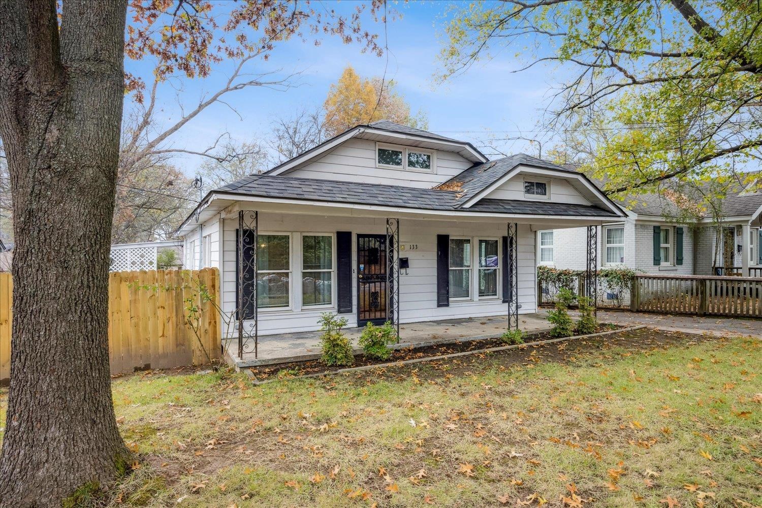 133 South Fenwick Road Memphis, TN 38111 - Photo 2 of 21 front view of a house with a yard