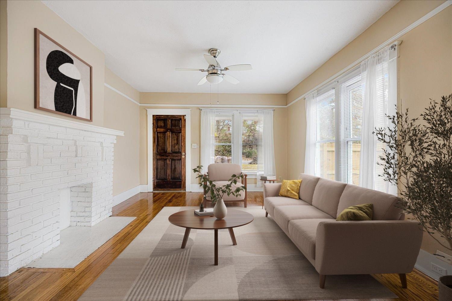 133 South Fenwick Road Memphis, TN 38111 - Photo 4 of 21 a living room with furniture and entry gate
