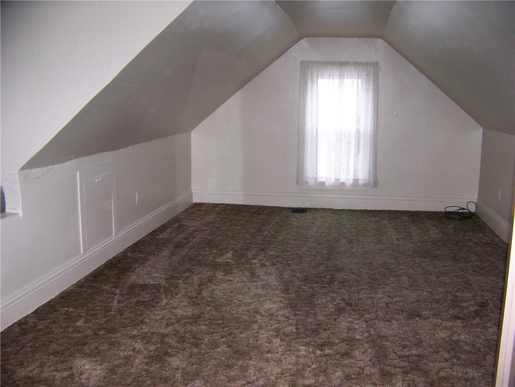 520 Lacock Street Rochester, PA 15074 - Photo 11 of 16 Large Third Floor 15 x 22