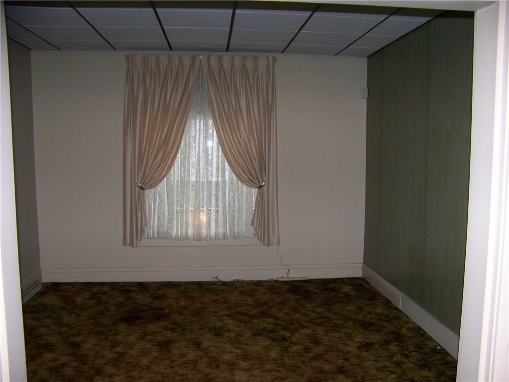 520 Lacock Street Rochester, PA 15074 - Photo 4 of 16 Living Room