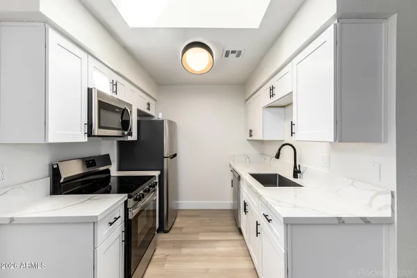 $255,000 | 522 West Blackhawk Drive, Unit 3, Phoenix, AZ 85027