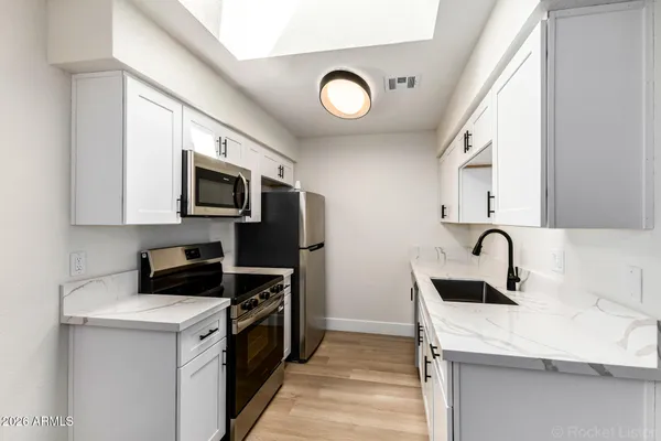 $255,000 | 522 West Blackhawk Drive, Unit 3, Phoenix, AZ 85027