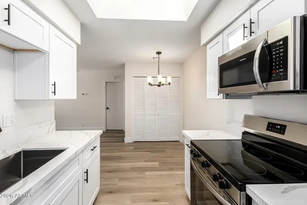 $255,000 | 522 West Blackhawk Drive, Unit 3, Phoenix, AZ 85027