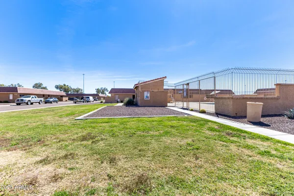$255,000 | 522 West Blackhawk Drive, Unit 3, Phoenix, AZ 85027