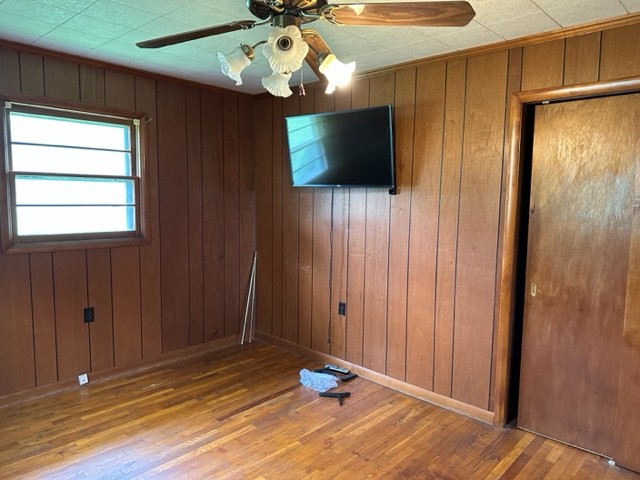 3950 Viola Road McMinnville, TN 37110 - Photo 22 of 26 a view of room with flat screen tv