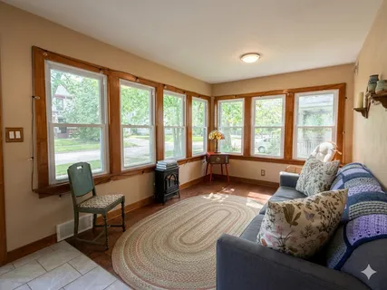 $280,000 | 421 Center Street, Woodstock, IL 60098