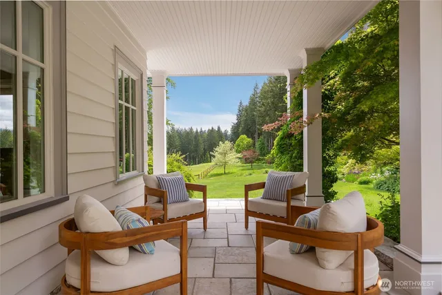 a view of an outdoor sitting area with furniture and garden