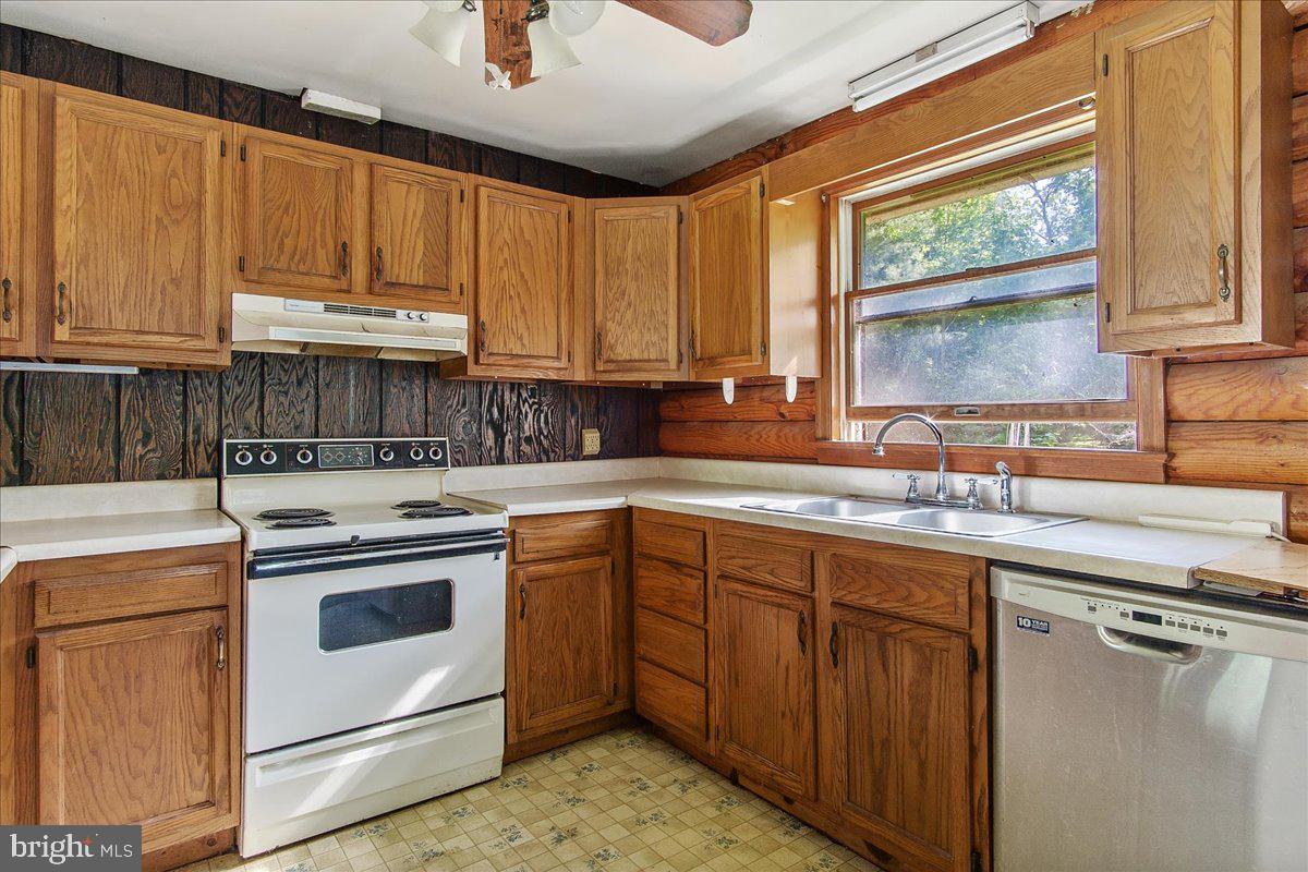 1086 Path Valley Road Fort Loudon, PA 17224 - Photo 9 of 43 Kitchen