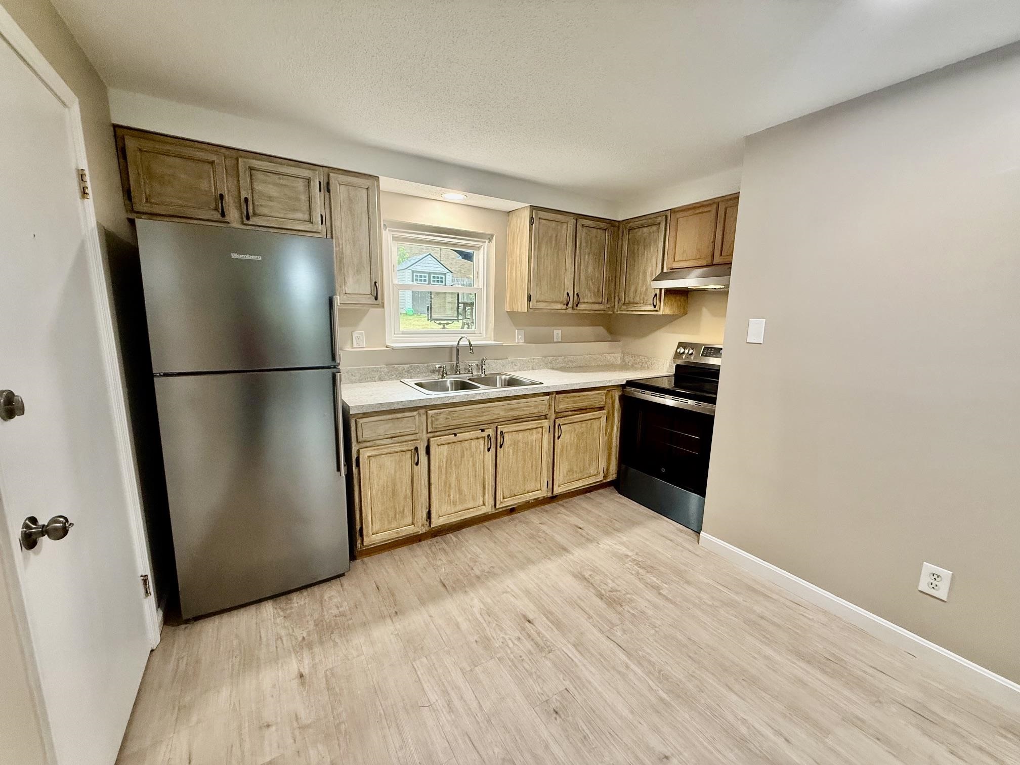 945 Mammoth Road, Unit 1S Manchester, NH 03104 - Photo 2 of 20