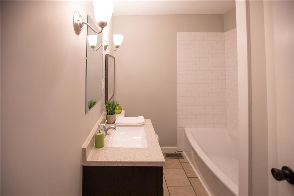7340 Griffith Road Indianapolis, IN 46227 - Photo 12 of 21 Gallery Image 12