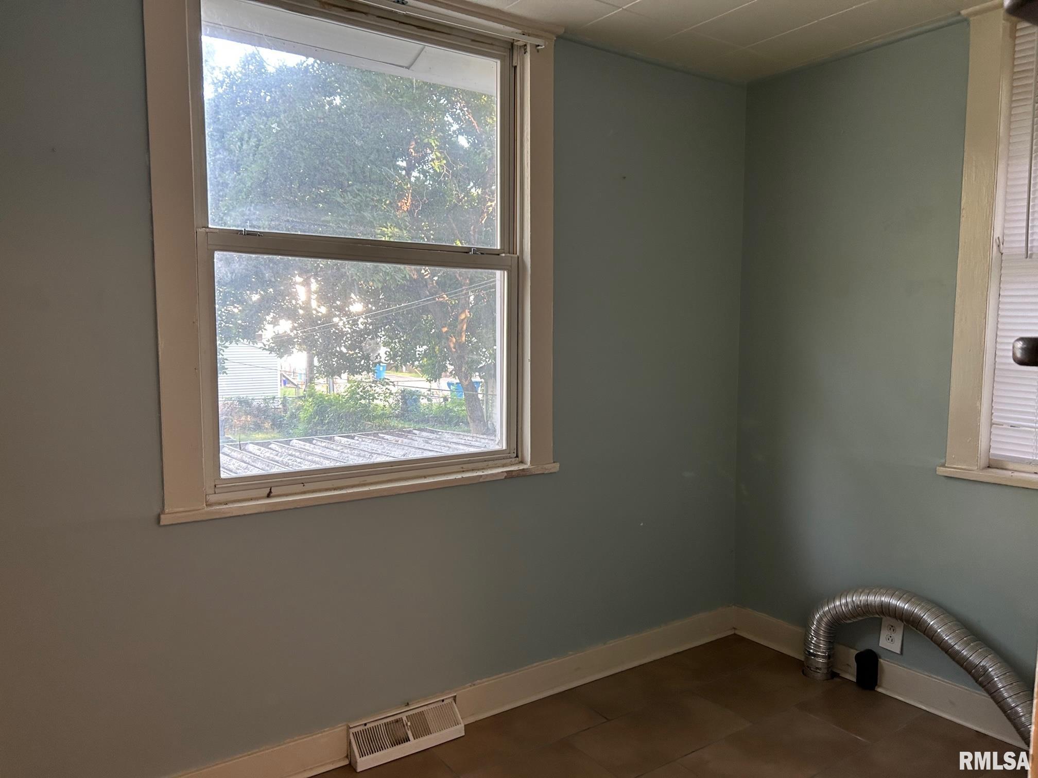 928 Cleveland Avenue Springfield, IL 62704 - Photo 3 of 18