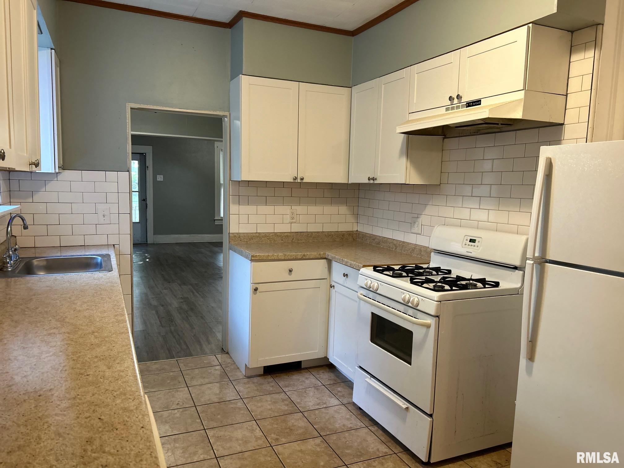 928 Cleveland Avenue Springfield, IL 62704 - Photo 7 of 18