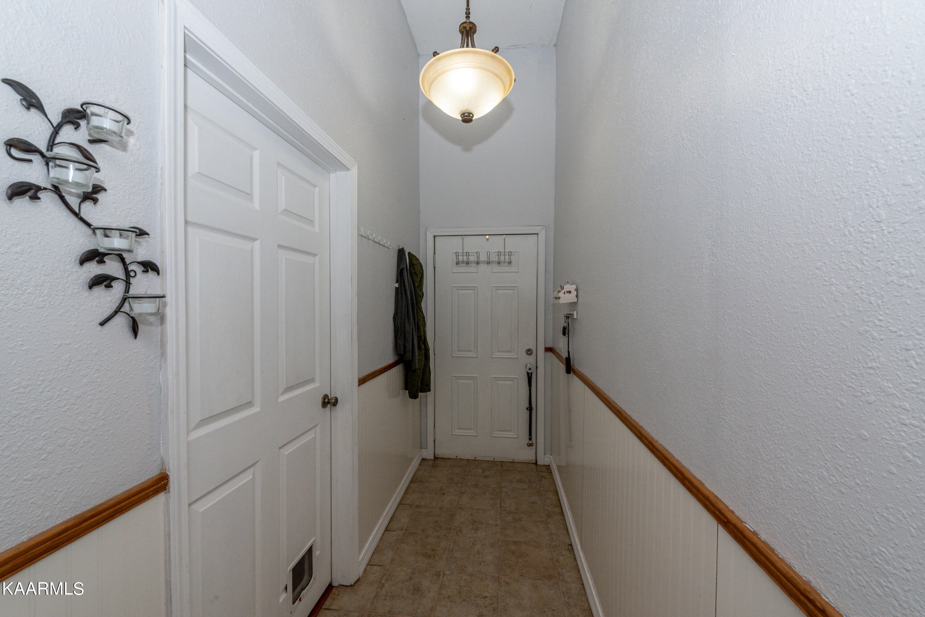 1495 Reagan Valley Road Tellico Plains, TN 37385 - Photo 12 of 26 Entry inside