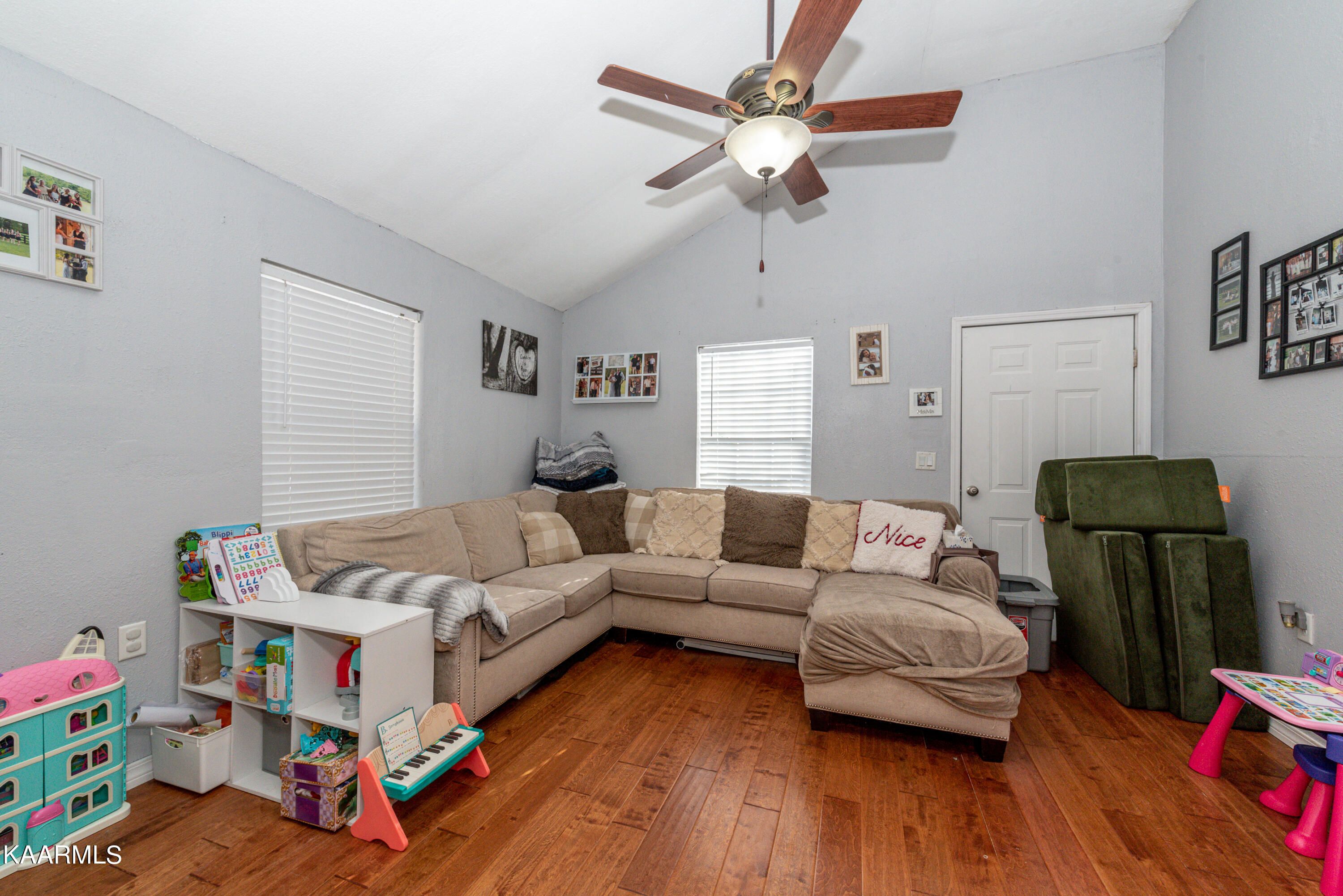 1495 Reagan Valley Road Tellico Plains, TN 37385 - Photo 17 of 26 Living room