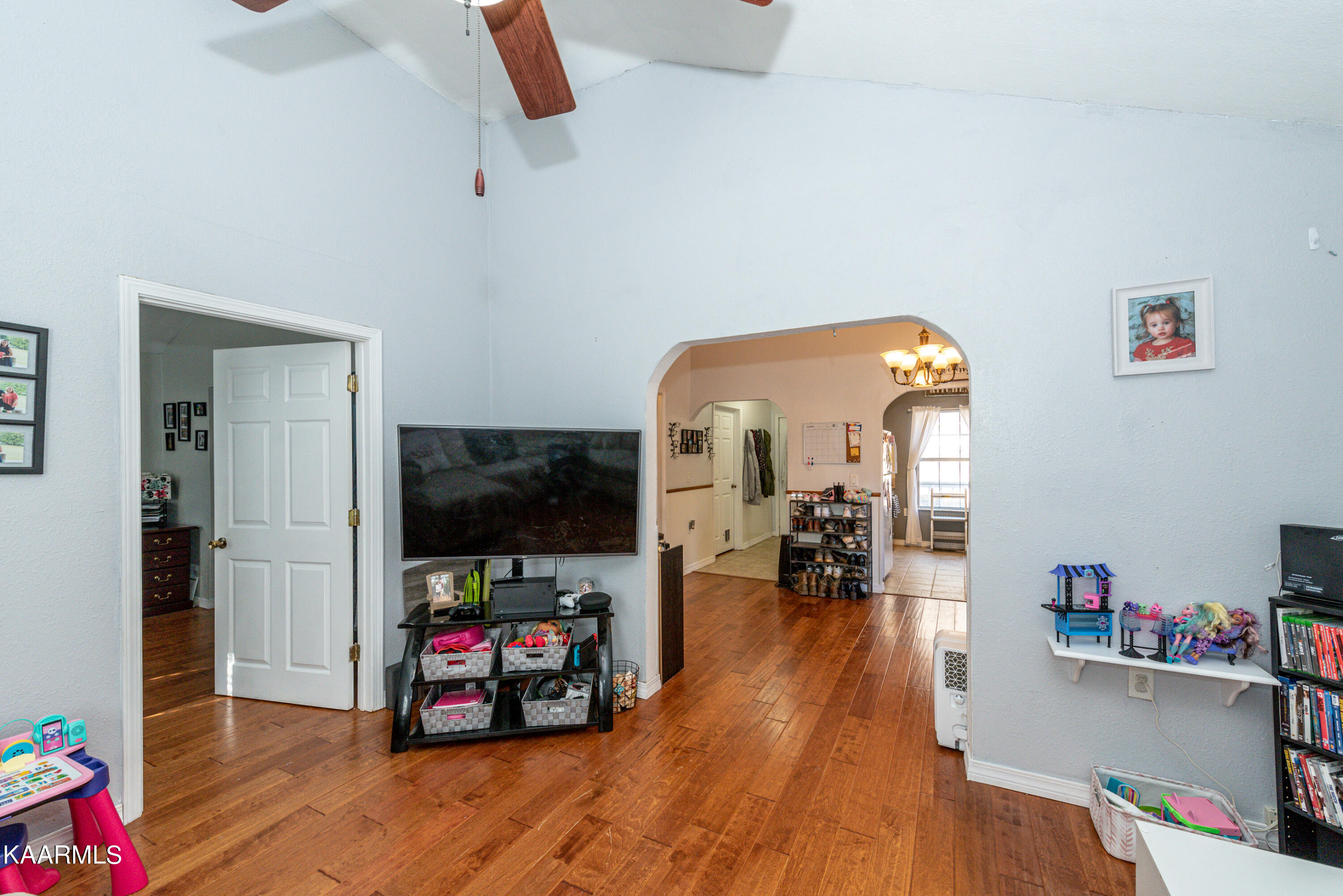1495 Reagan Valley Road Tellico Plains, TN 37385 - Photo 19 of 26 Livingroom