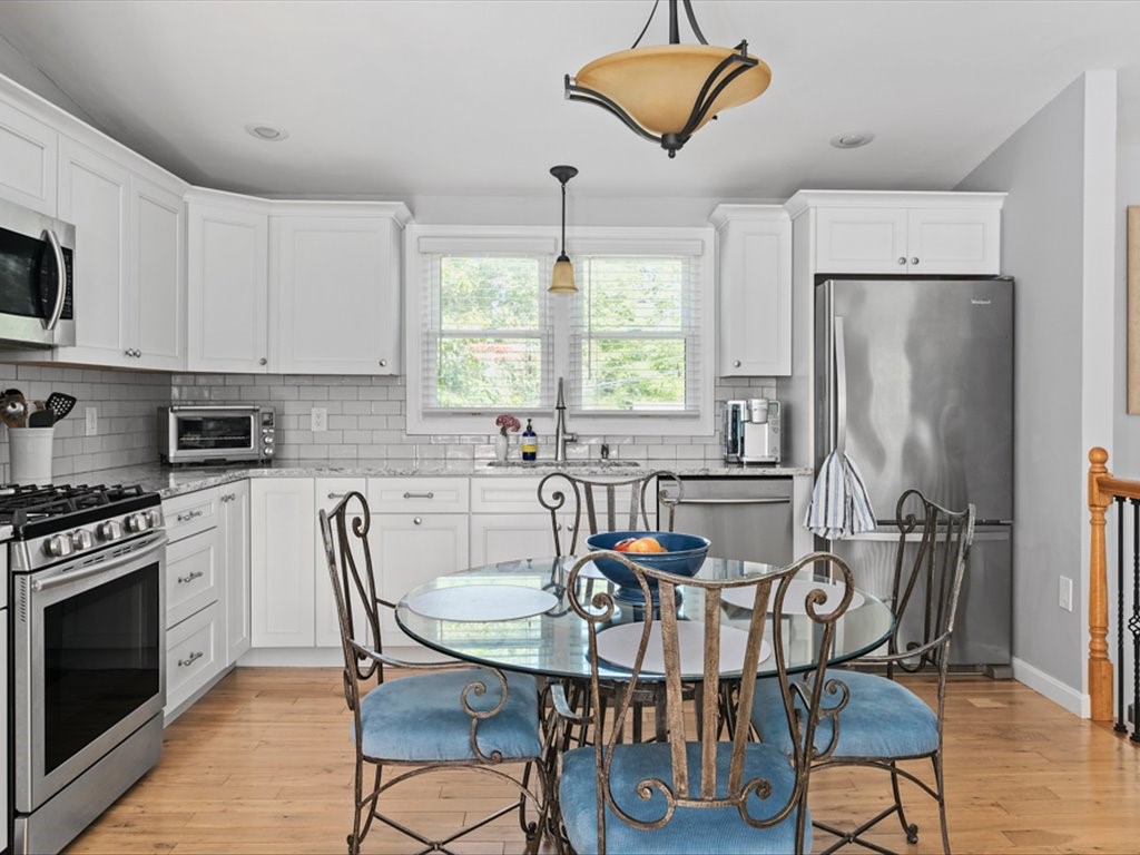 24 Linden Road Narragansett, RI 02882 - Photo 12 of 36