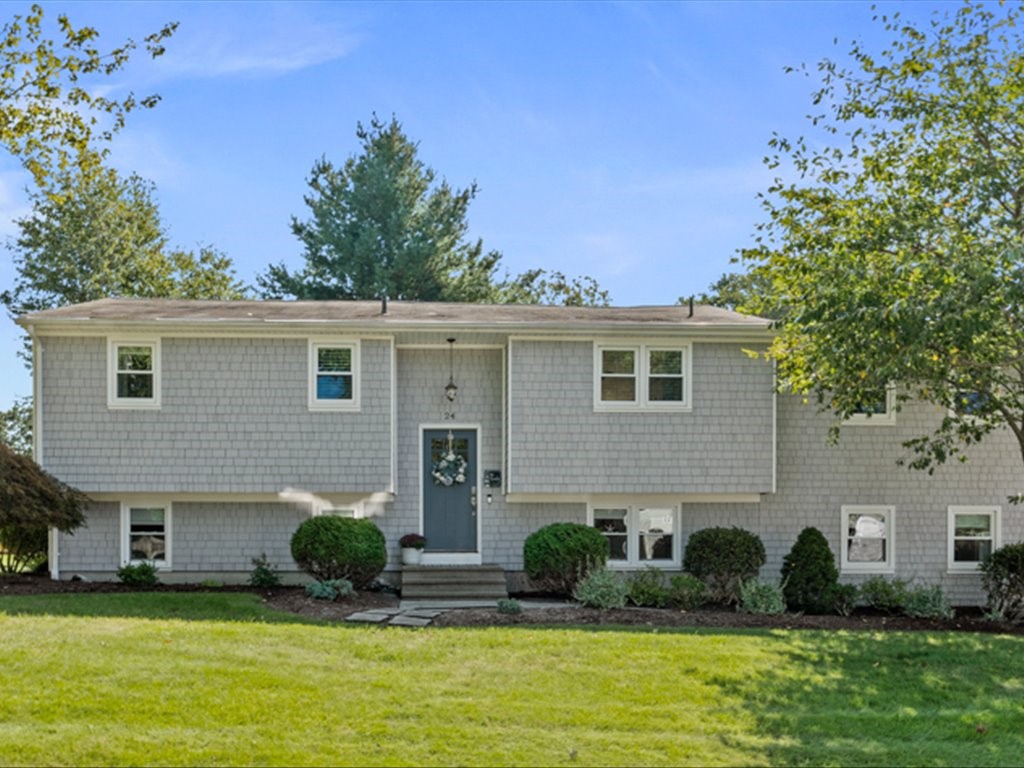 24 Linden Road Narragansett, RI 02882 - Photo 2 of 36