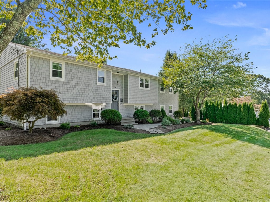 24 Linden Road Narragansett, RI 02882 - Photo 3 of 36