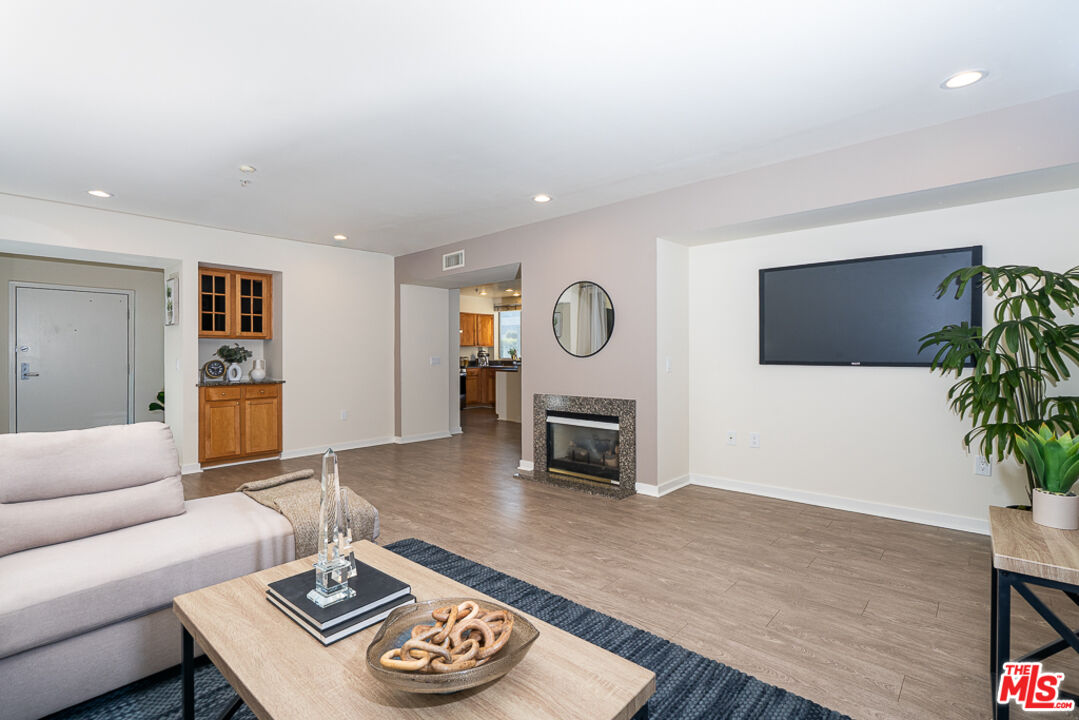 1222 South Westgate Avenue, Unit 205 Los Angeles, CA 90025 - Photo 4 of 30