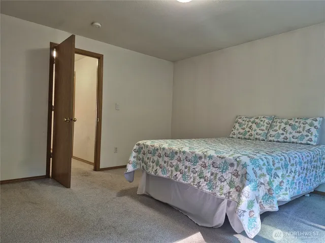 $2,400 | 2066 Northeast Green Glen Lane, Bremerton, WA 98311