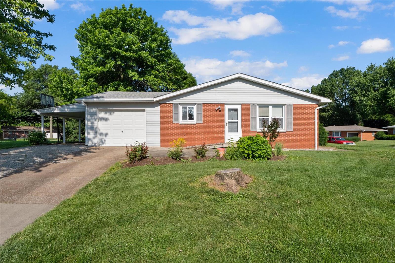 300 Debra Lane Waterloo, IL 62298 - Photo 2 of 28