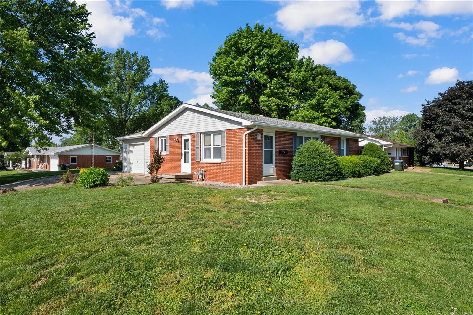 300 Debra Lane Waterloo, IL 62298 - Photo 3 of 28
