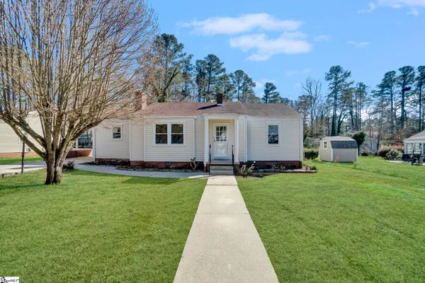 $299,900 | 207 Elm Street, Clinton, SC 29325