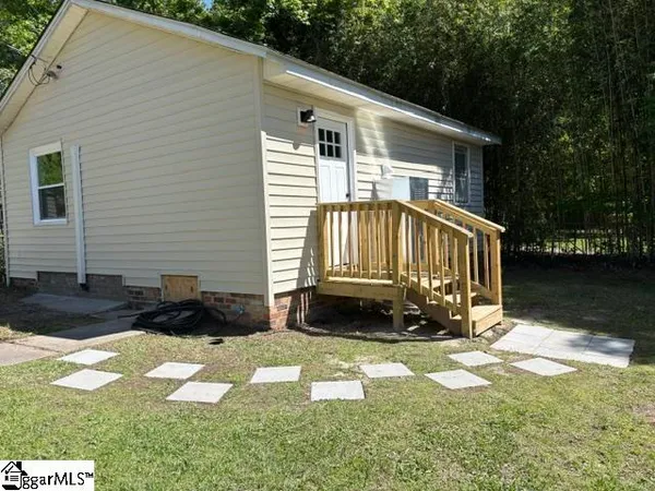 $299,900 | 207 Elm Street, Clinton, SC 29325