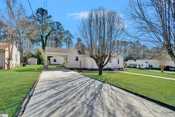 $299,900 | 207 Elm Street, Clinton, SC 29325