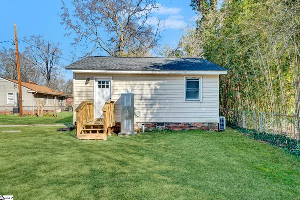 $299,900 | 207 Elm Street, Clinton, SC 29325