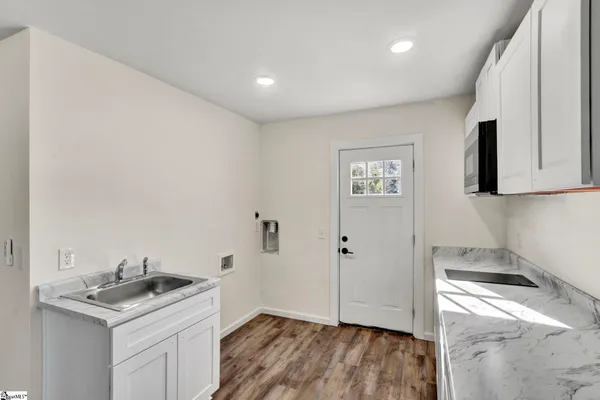 $299,900 | 207 Elm Street, Clinton, SC 29325