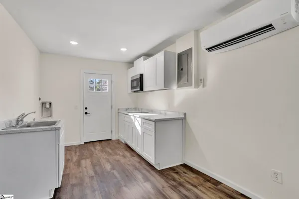 $299,900 | 207 Elm Street, Clinton, SC 29325