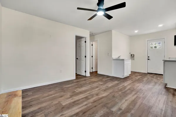 $299,900 | 207 Elm Street, Clinton, SC 29325