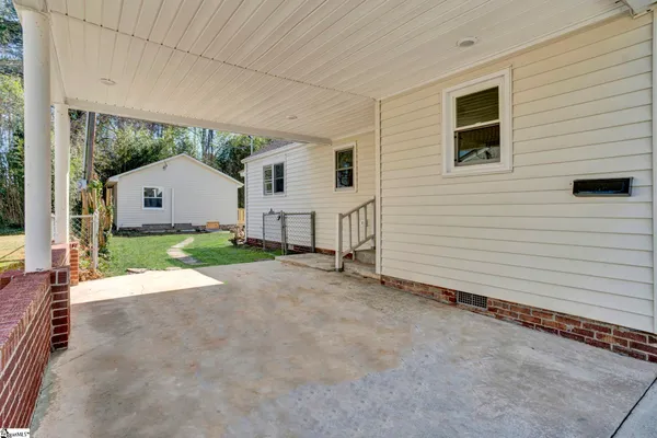 $299,900 | 207 Elm Street, Clinton, SC 29325