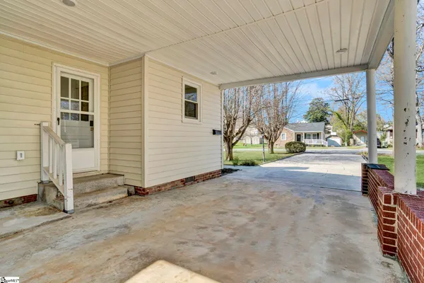 $299,900 | 207 Elm Street, Clinton, SC 29325