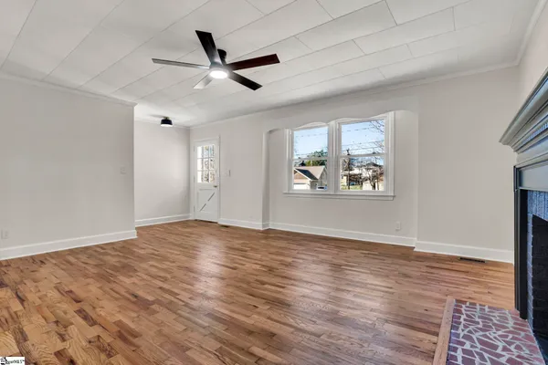 $299,900 | 207 Elm Street, Clinton, SC 29325