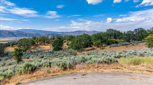 Shut Out Place Tehachapi, CA 93561 - Photo 1 of 9 R-- Front