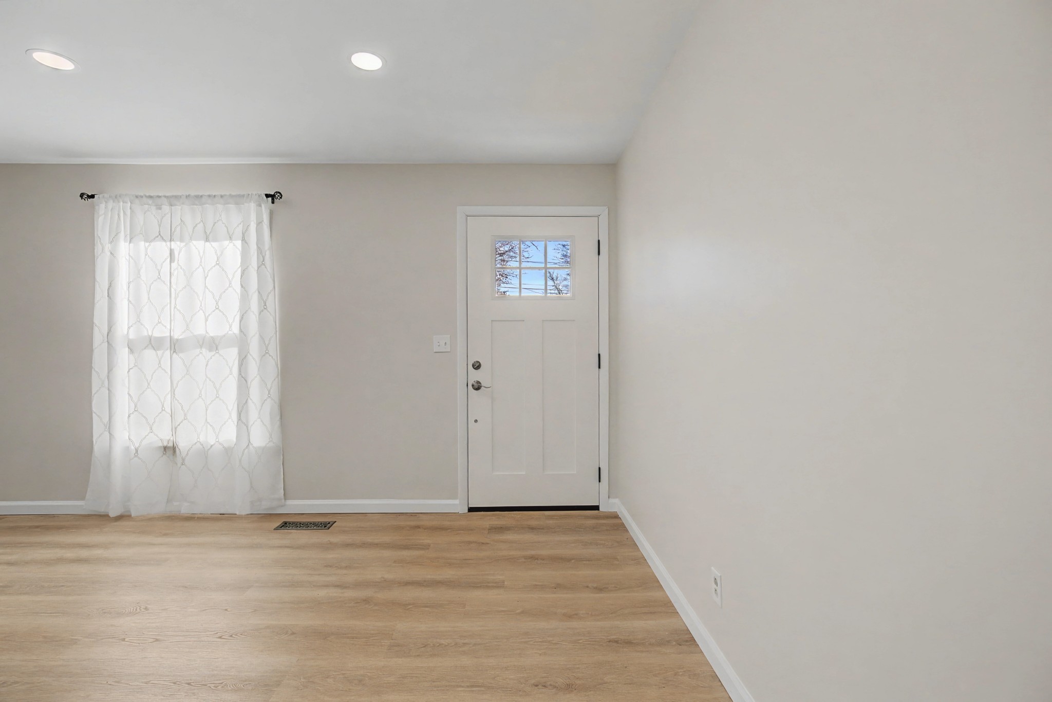 652 Harding Place Nashville, TN 37211 - Photo 5 of 32