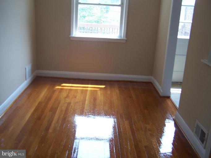 3705 Raspe Avenue Baltimore, MD 21206 - Photo 3 of 7 Dining Room
