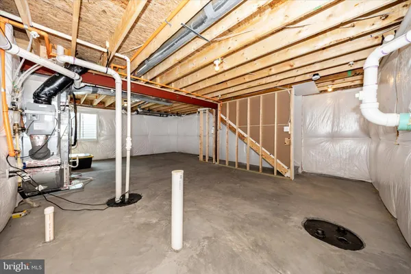 a view of a yard in front of a house