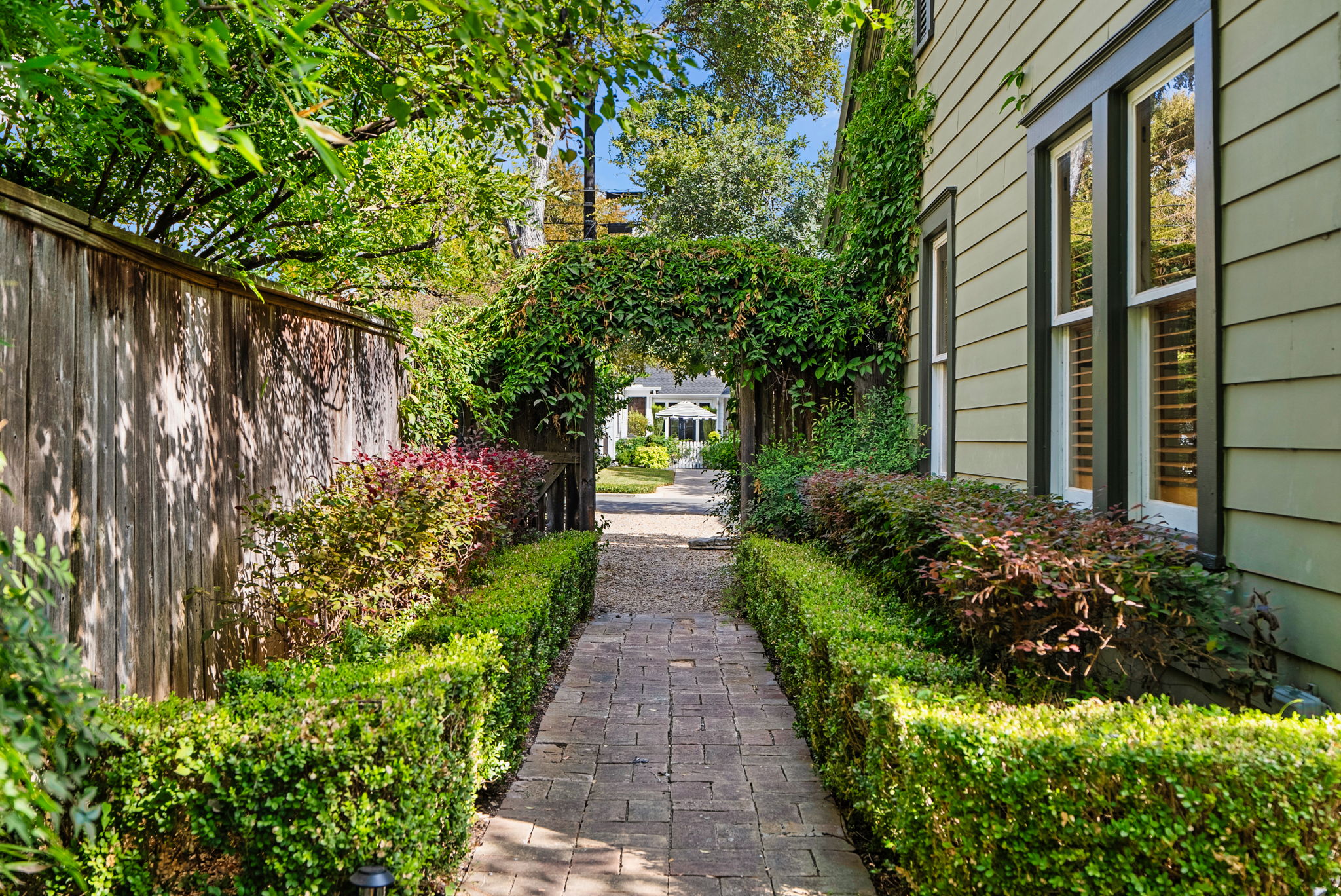 311 East 35th Street Austin, TX 78705 - Photo 32 of 40 Shared Grounds - Walkway