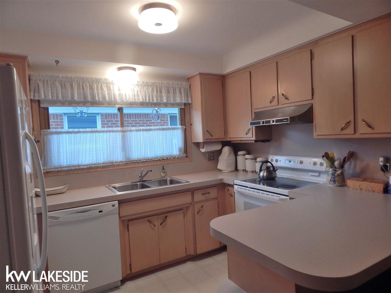 11378 Racine Road Warren, MI 48093 - Photo 7 of 17 31304627-6.JPG