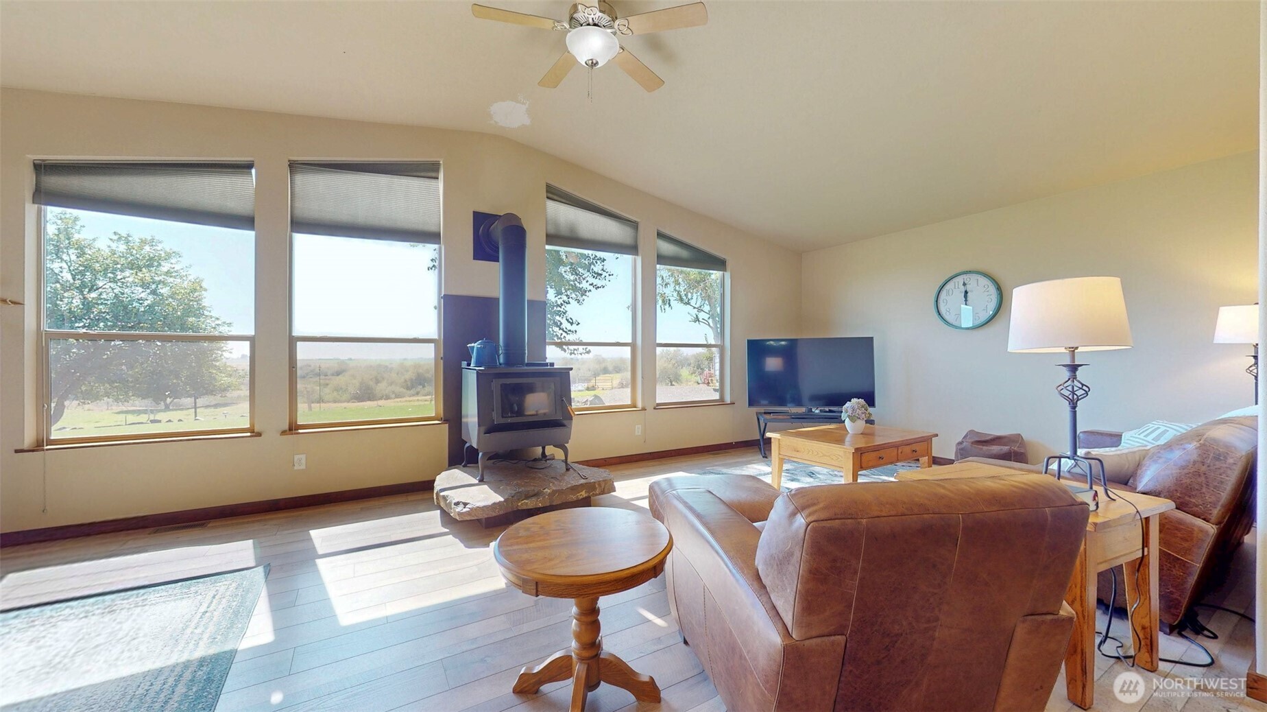1461 Sheffield Road Mesa, WA 99343 - Photo 15 of 40 a bedroom with furniture and a window