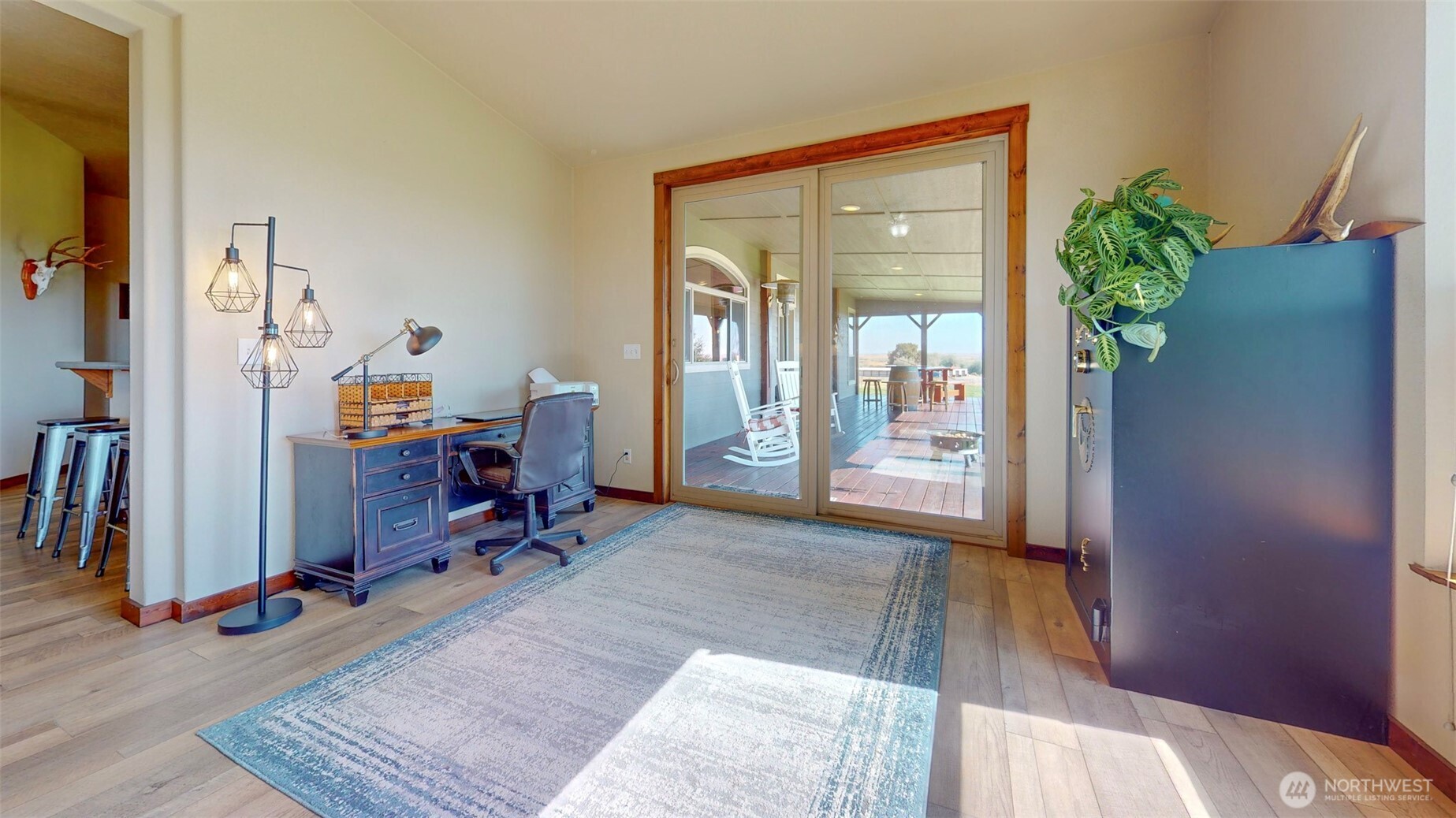 1461 Sheffield Road Mesa, WA 99343 - Photo 18 of 40 a view of a hallway with workspace and bedroom with windows