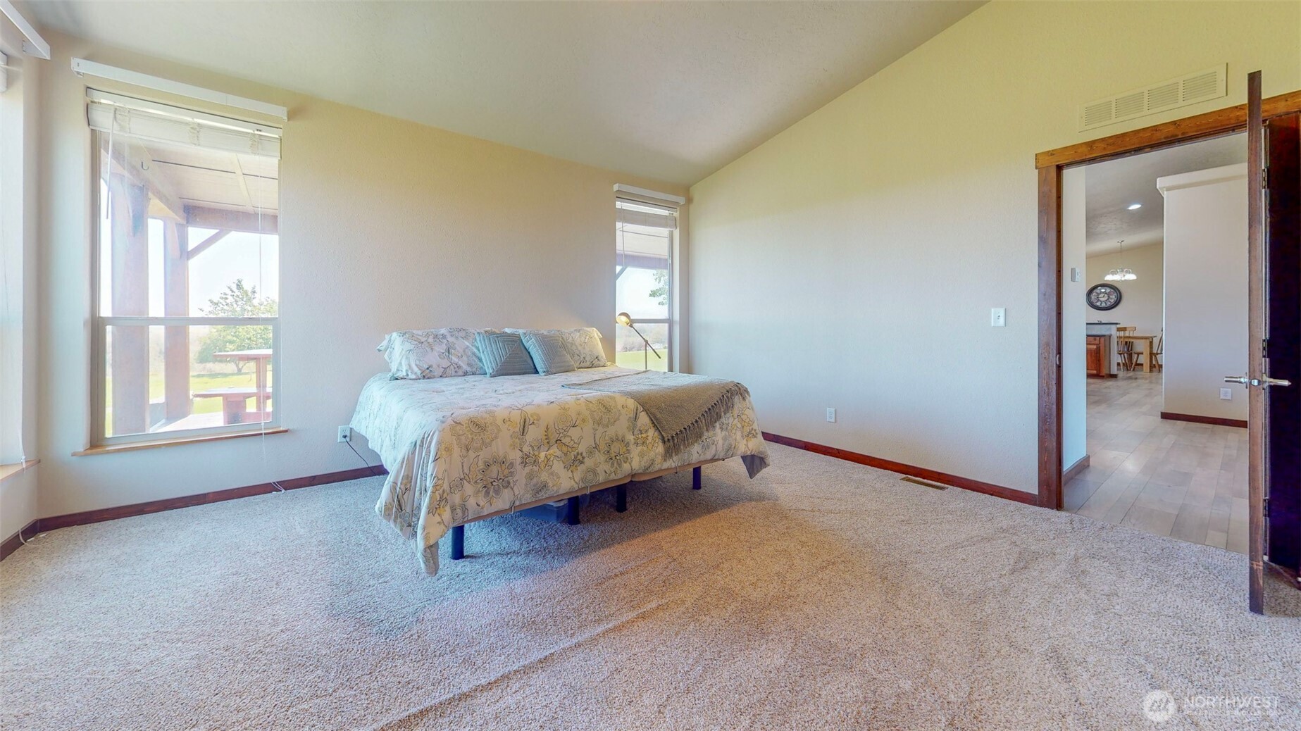 1461 Sheffield Road Mesa, WA 99343 - Photo 20 of 40 a bedroom with a bed and a window