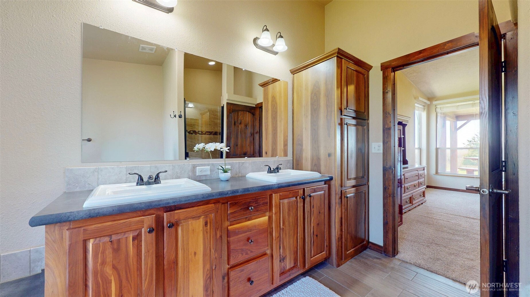 1461 Sheffield Road Mesa, WA 99343 - Photo 23 of 40 a bathroom with a double vanity sink mirror and double