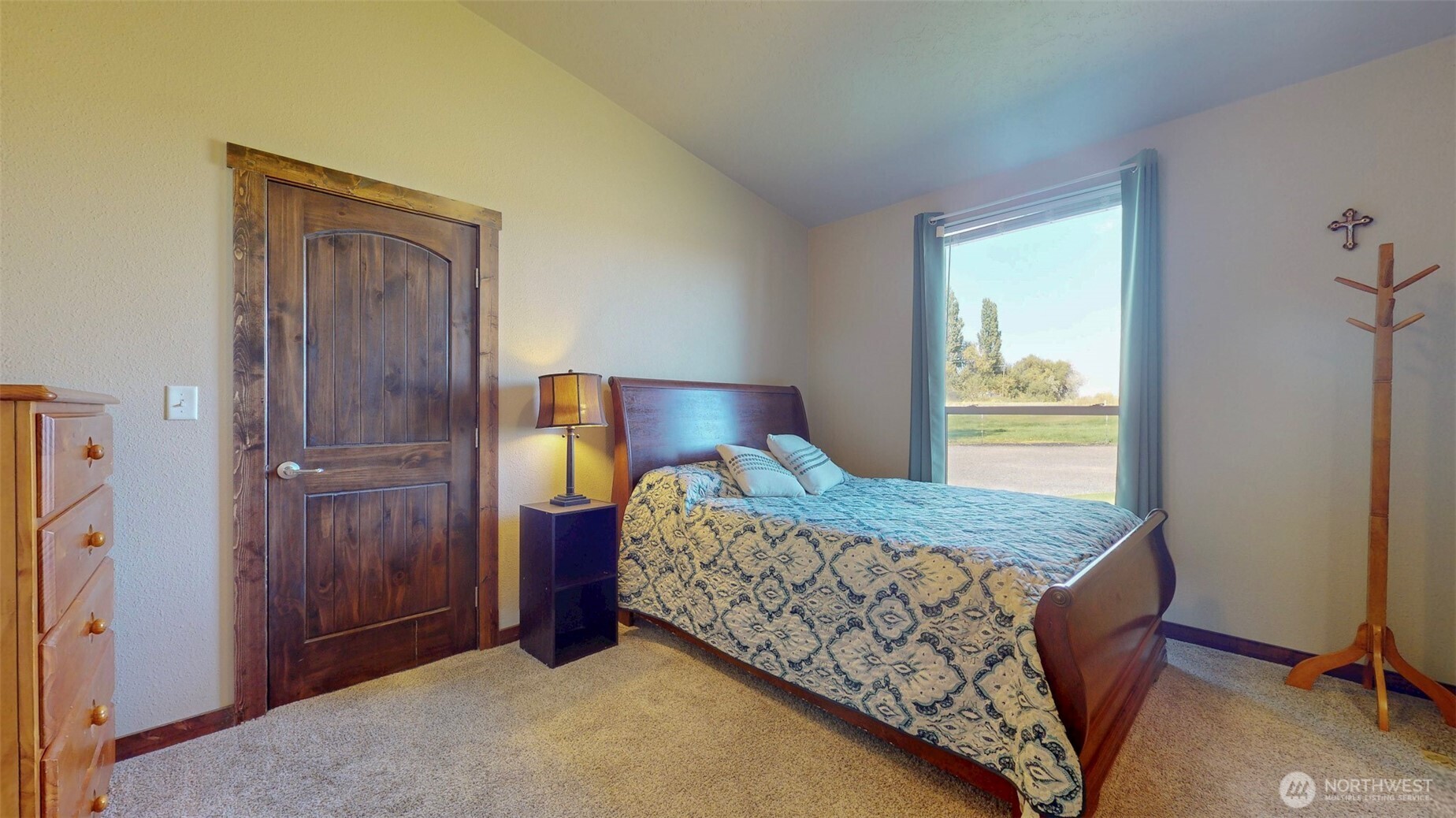 1461 Sheffield Road Mesa, WA 99343 - Photo 24 of 40 a bedroom with a bed and a window