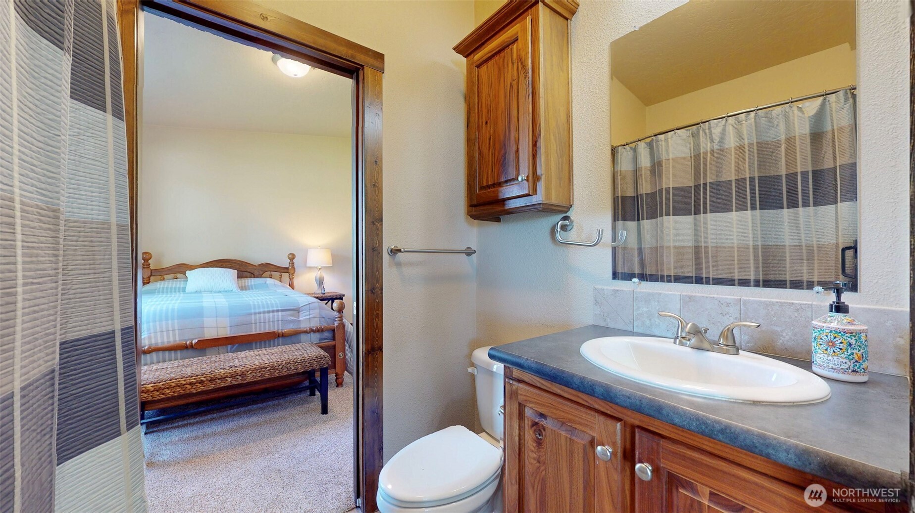 1461 Sheffield Road Mesa, WA 99343 - Photo 25 of 40 a en suite bathroom with a granite countertop sink and a mirror