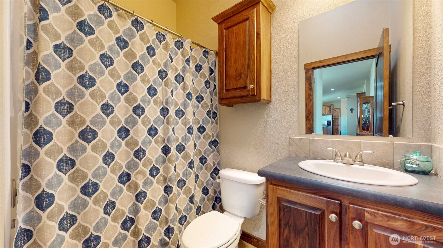 1461 Sheffield Road Mesa, WA 99343 - Photo 28 of 40 a bathroom with a sink and a mirror
